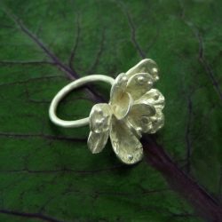 Gorgeous Flower Ring inspired by nature flowers and open petals