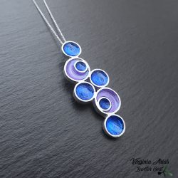 Geometric Between Circles Pendant necklace made of sterling silver and enamel, modern and contemporary jewelry inspired by art deco.
