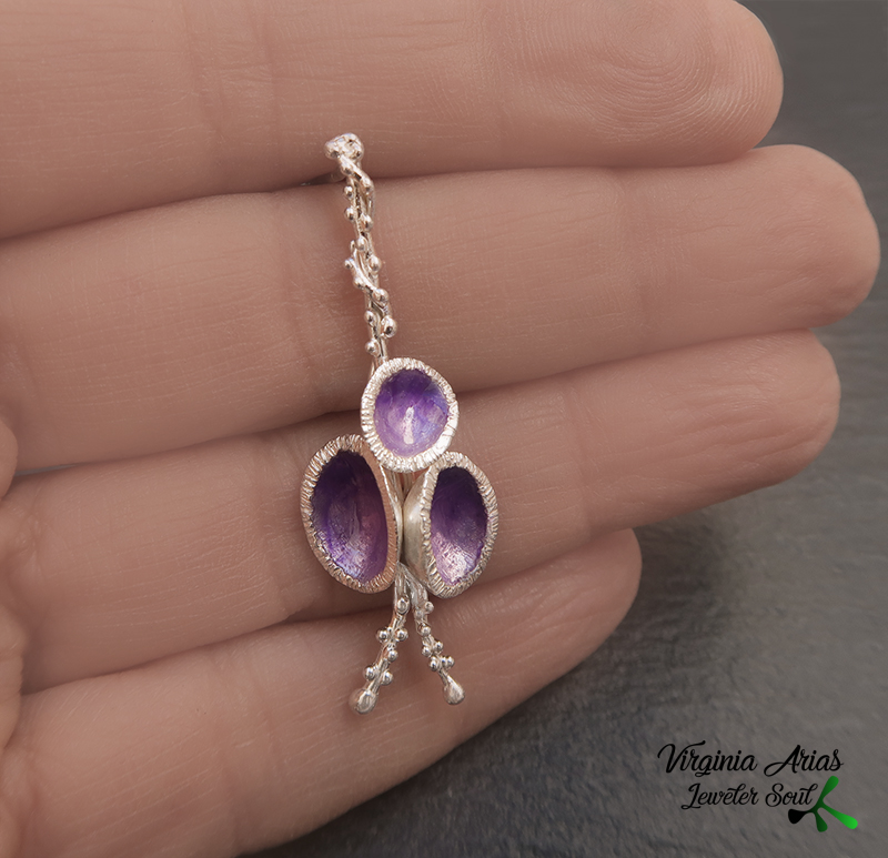 Statement earrings with enamel Statement earrings with enamel