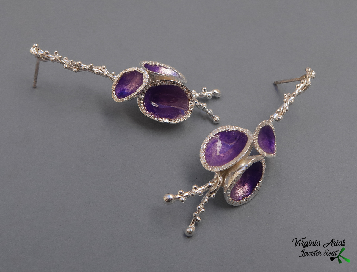Statement earrings with enamel Statement earrings with enamel