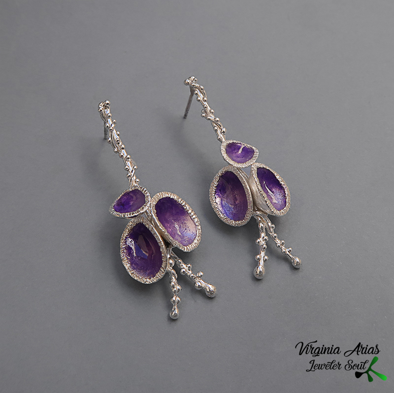 Statement earrings with enamel Statement earrings with enamel